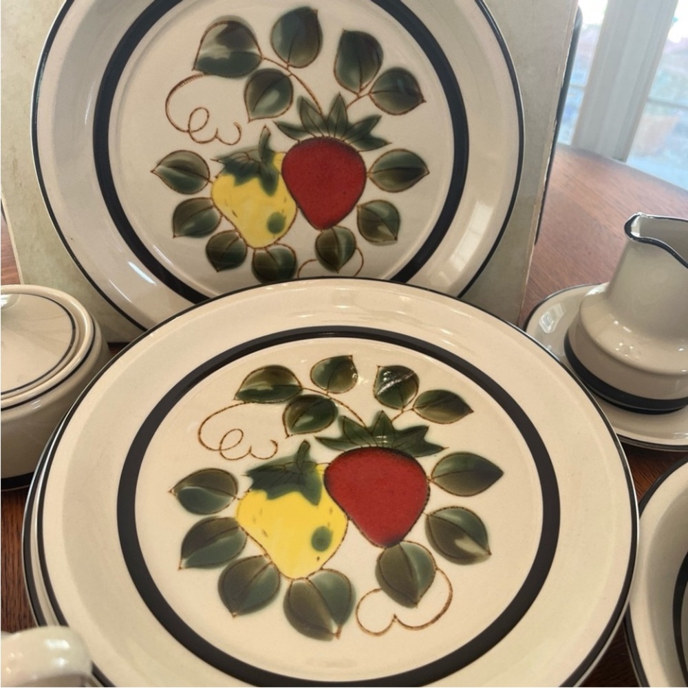 Fruit Pattern Dinnerware Set
